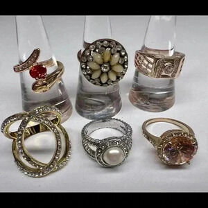 Set of six rings – costume jewelry!
